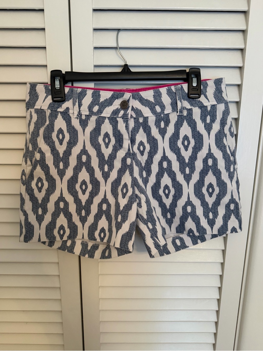 Isaac Mizrahi New York Blue White Ikat Print Shorts Size 4